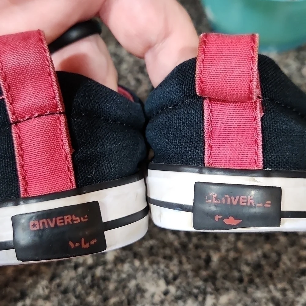 Converse all star slip on toddler size 9 shoes great condition